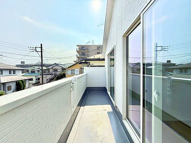 【バルコニー】■ 自然を身近に感じる、開放的なバルコニー