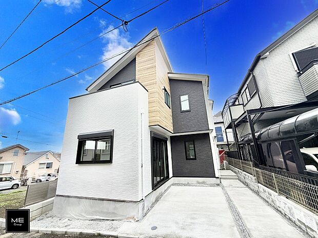 【現地外観写真】■暮らしを彩る充実した設備仕様が備わった住まい