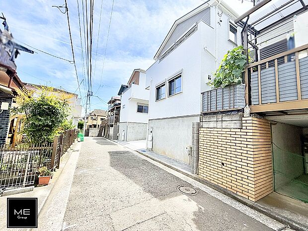 【前面道路含む現地写真】■暮らしを豊かにする充実した仕様設備で快適に