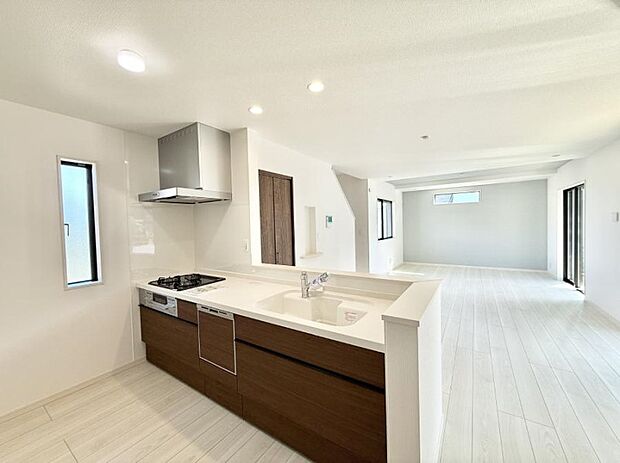 【ダイニングキッチン】■美味しさの魔法がかかる、特別なキッチン