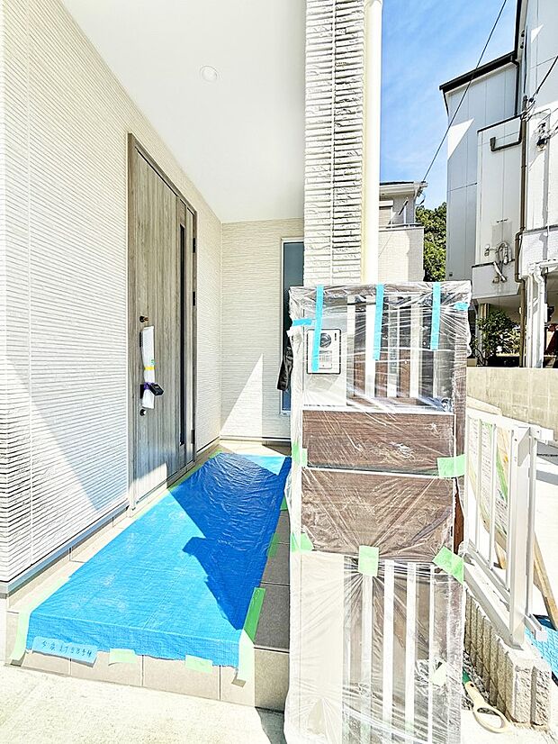 【玄関】■ 帰るたびにホッとする、安心感のある佇まい