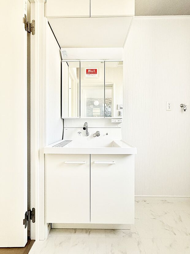 【洗面台・洗面所】■明るい洗面所は毎朝の歯磨きも楽しくできちゃいそうです♪