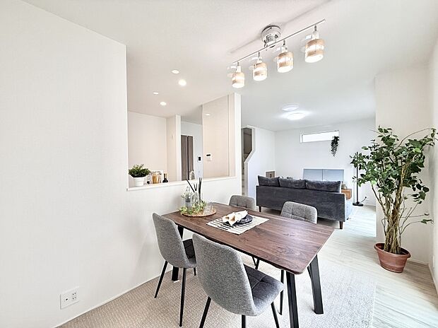 【リビングダイニング】■シンプルだけど贅沢、大切な人と過ごす心がほどける空間