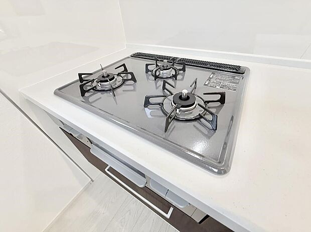 【3口ガスコンロ】■一度に多くの料理ができ便利で効率的