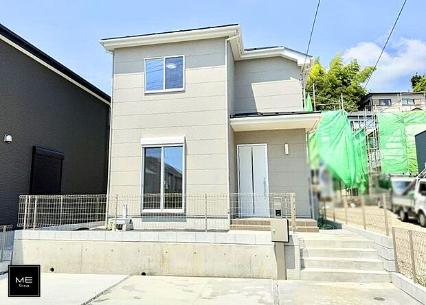 【現地外観写真】■暮らしを彩る充実した設備仕様が備わった住まい