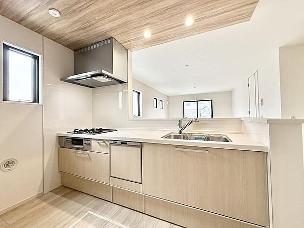 【キッチン】■家族の絆を深める、温もりのあるキッチン