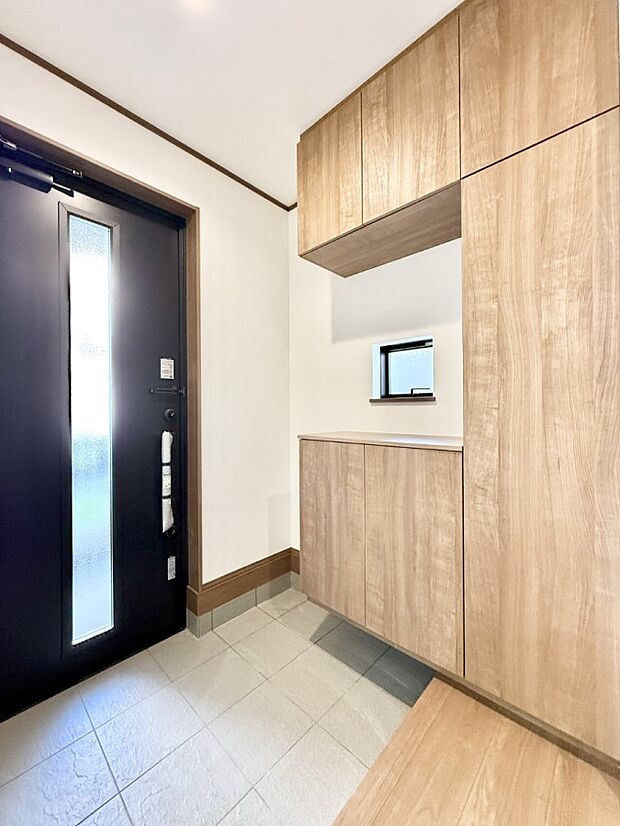 【玄関】■ ここから始まる一日、すっきり整った玄関