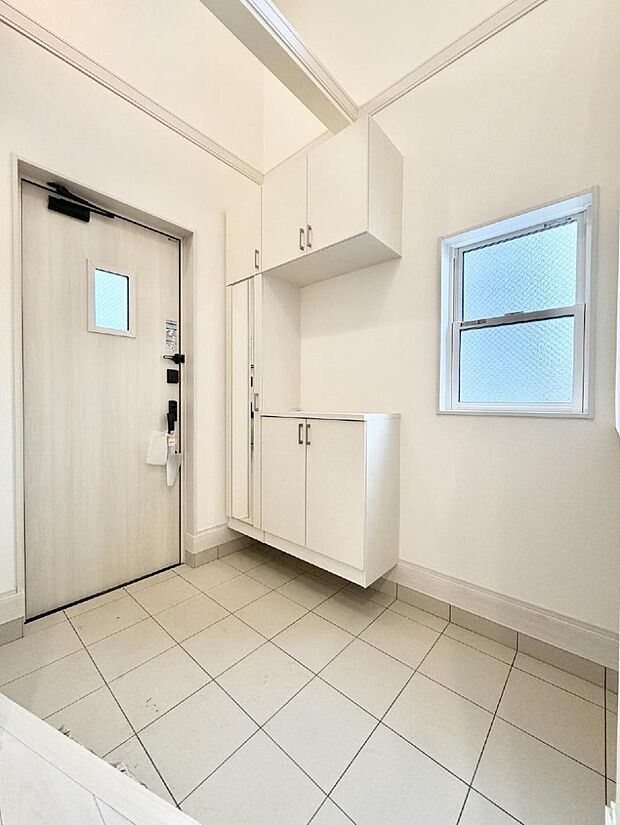 【玄関】■ ここから始まる一日、すっきり整った玄関