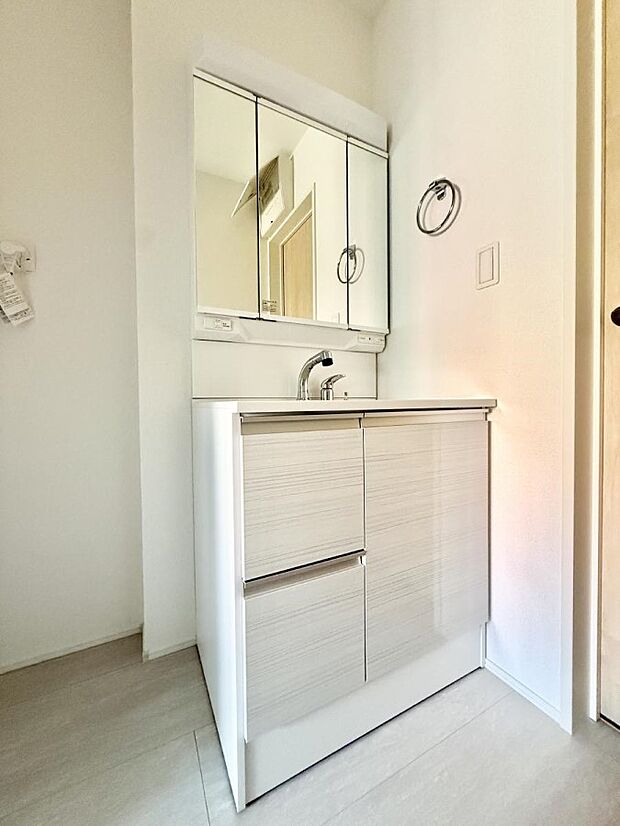 【洗面台・洗面所】■朝の準備がスムーズにできる広さです