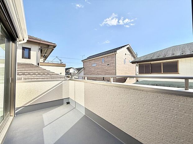 【バルコニー】■ 自然を身近に感じる、開放的なバルコニー