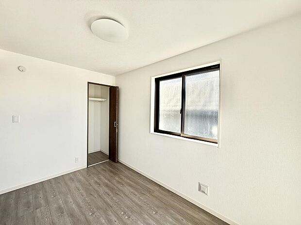 【洋室】■静かな洋室で読書や趣味に集中できる場所