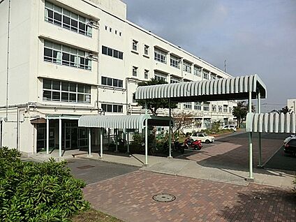 横浜市立希望が丘中学校 400m(5分)