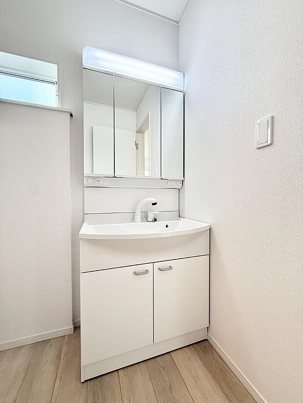 【洗面台・洗面所】■朝の準備がスムーズにできる広さです