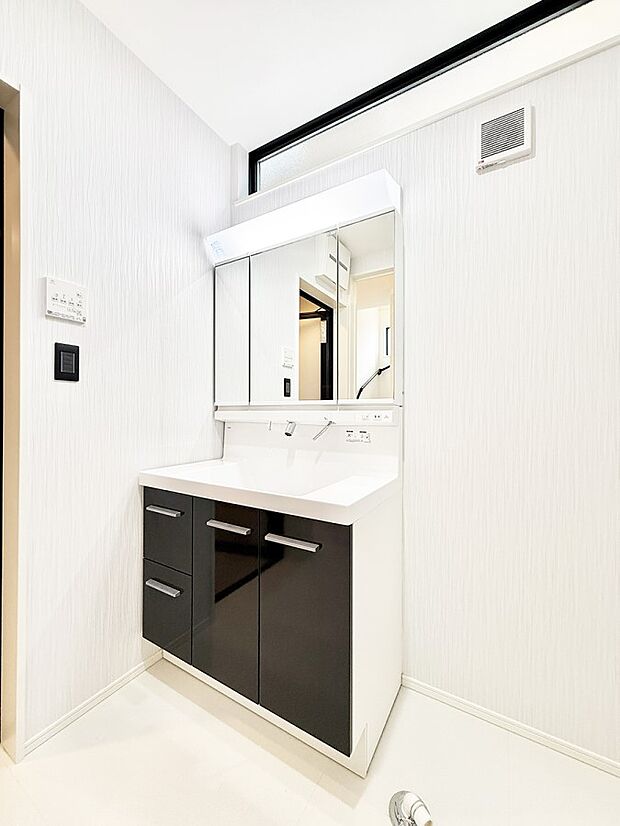 【洗面台・洗面所】■朝の準備がスムーズにできる広さです