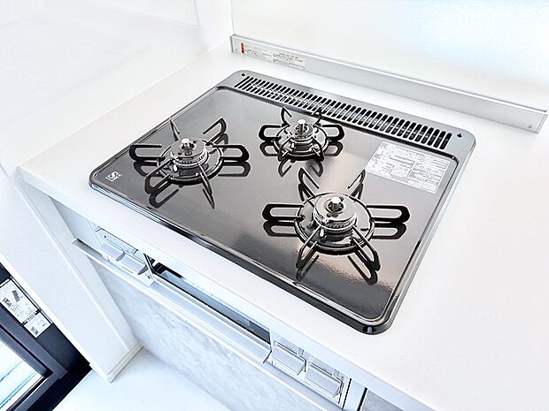 【3口ガスコンロ】■一度に多くの料理ができ便利で効率的