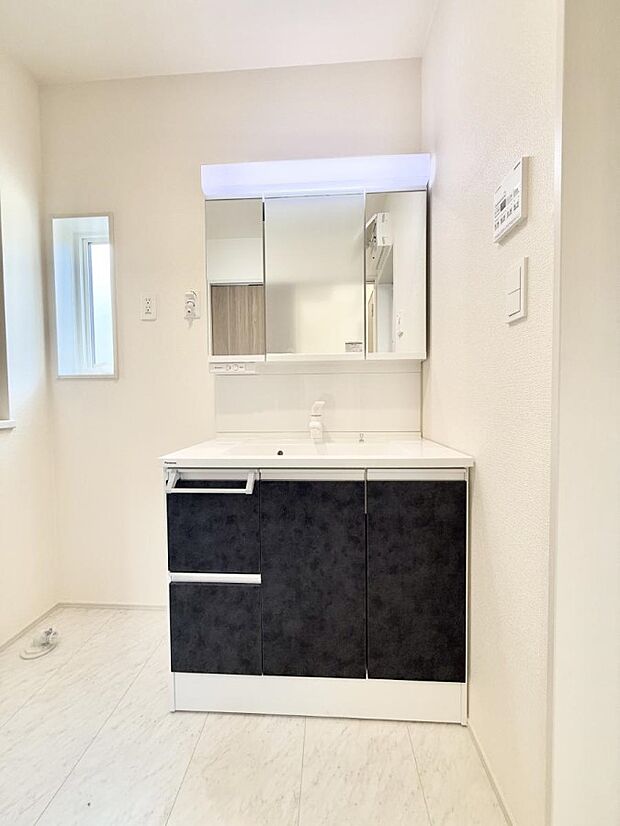 【洗面台・洗面所】■朝の準備がスムーズにできる広さです