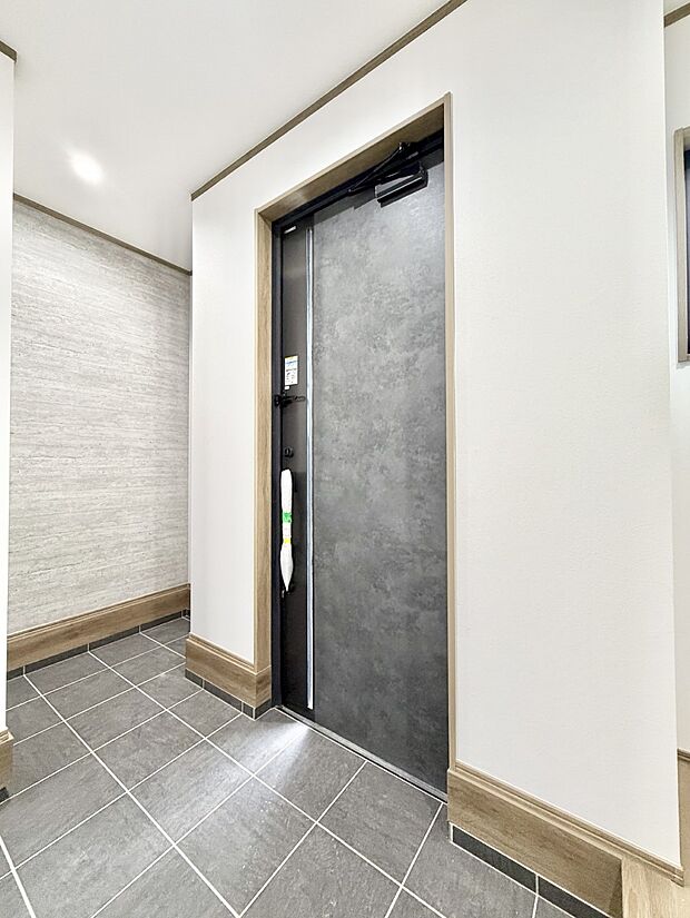 【玄関】■ 家族やゲストをやさしく迎える、心地よい空間