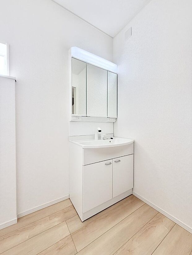 【洗面台・洗面所】■朝の準備がスムーズにできる広さです