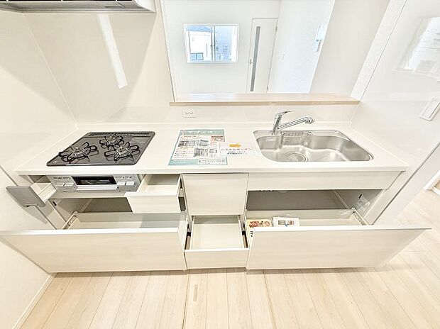 【キッチン】■家族の絆を深める、温もりのあるキッチン