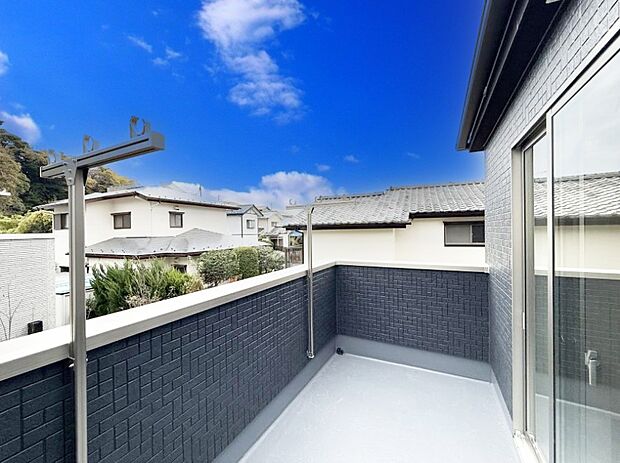 【バルコニー】■ 朝のコーヒーや夜の星空を楽しむ、癒しの場所