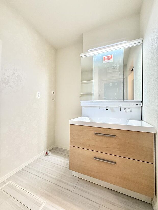 【洗面台・洗面所】■明るい洗面所は毎朝の歯磨きも楽しくできちゃいそうです♪