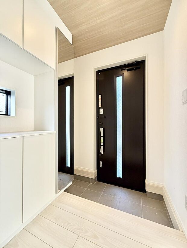 【玄関】■ ここから始まる一日、すっきり整った玄関