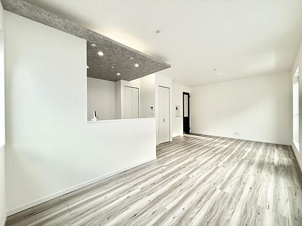 【リビング】■くつろぎと笑顔が集まる、心温まるリビング