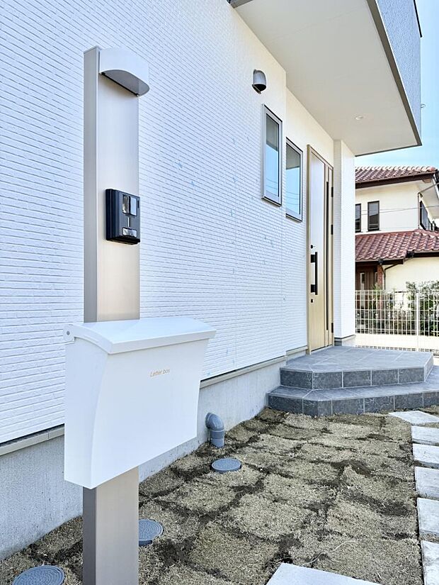 【玄関】■ 帰るたびにホッとする、安心感のある佇まい