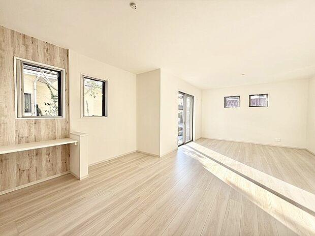 【リビング】■光と風を感じる、リラックスできる空間