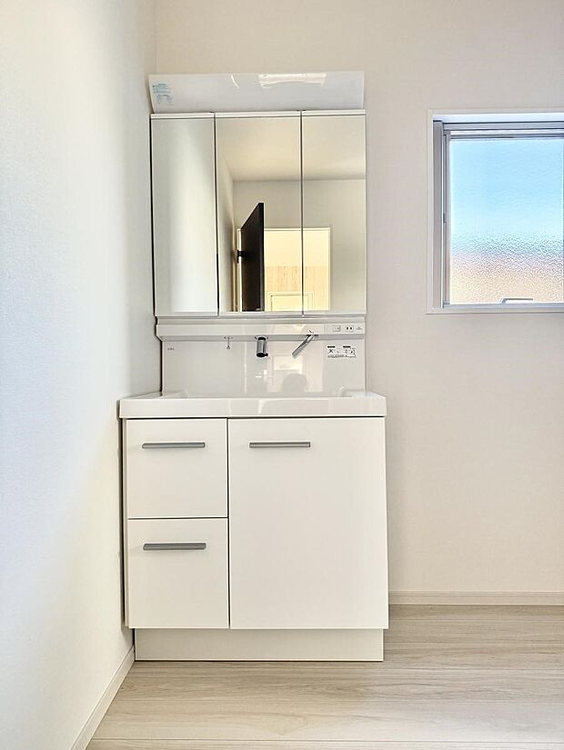 【洗面台・洗面所】■朝の準備がスムーズにできる広さです