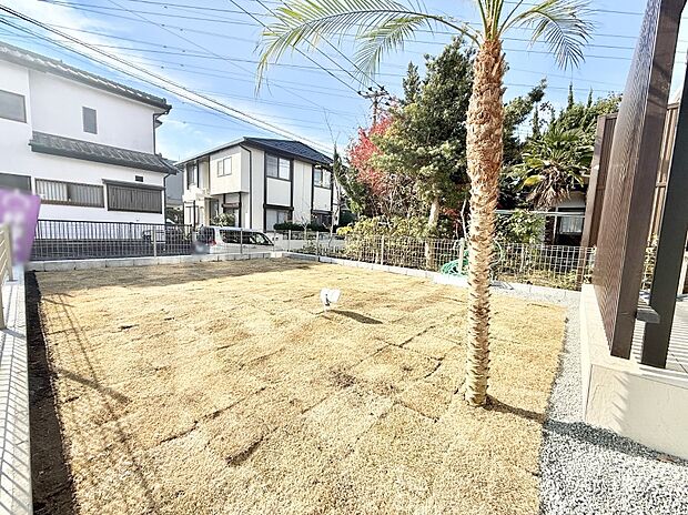 【庭】■暮らしに潤いを与える、緑が取り入れられた住まいです