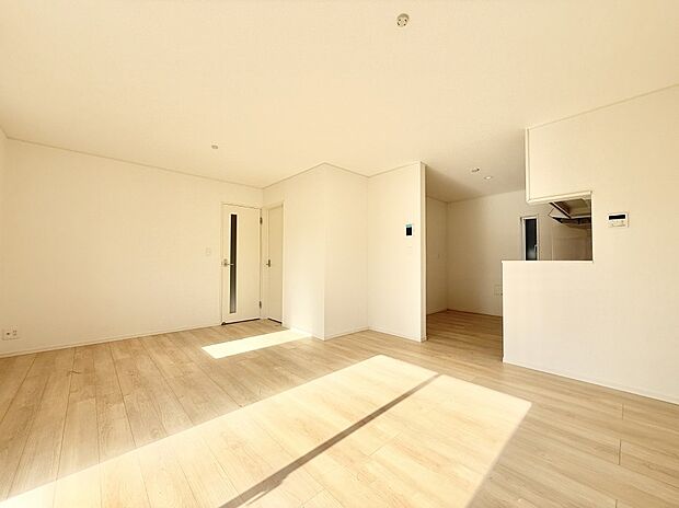 【リビング】■くつろぎと笑顔が集まる、心温まるリビング