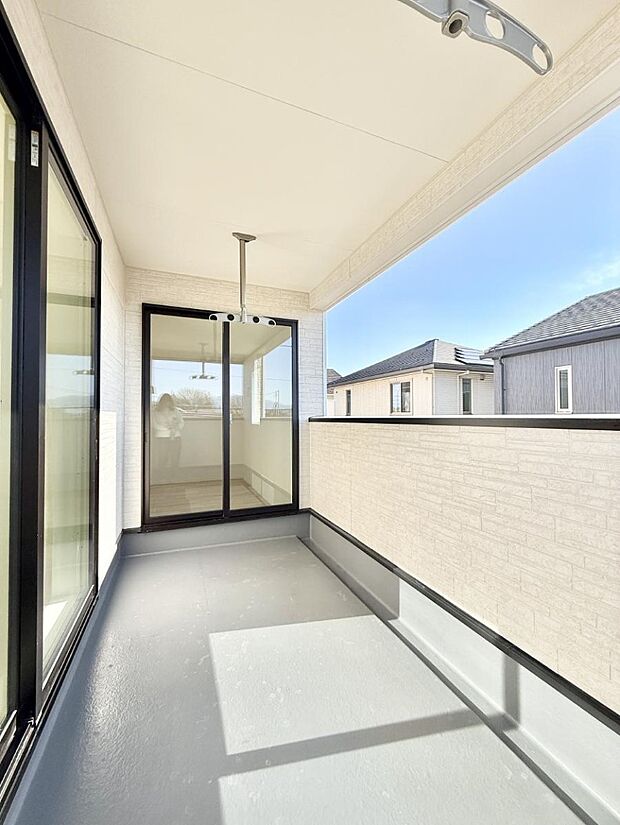 【バルコニー】■ 朝のコーヒーや夜の星空を楽しむ、癒しの場所