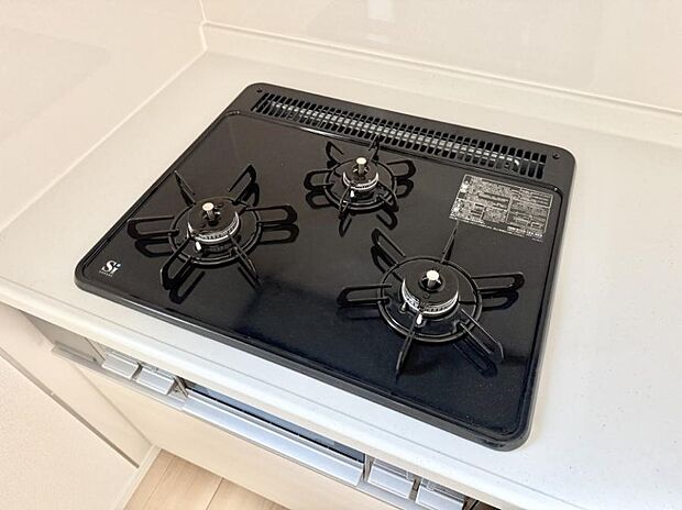 【3口ガスコンロ】■一度に多くの料理ができ便利で効率的