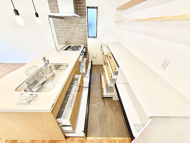 【キッチン】■家族の絆を深める、温もりのあるキッチン