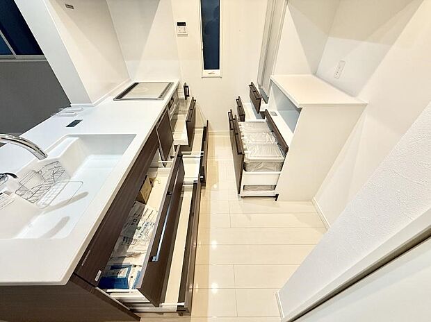 【キッチン】■家族の絆を深める、温もりのあるキッチン