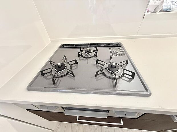 【3口ガスコンロ】■複数の鍋が同時に使えますね