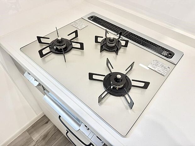 【3口ガスコンロ】■一度に多くの料理ができ便利で効率的