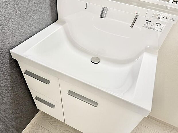 【ハンドシャワー付洗面台】■手洗いや顔を洗う時も快適に使える便利なシャワー