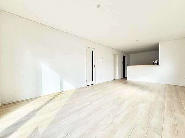 【リビング】■光と風を感じる、リラックスできる空間