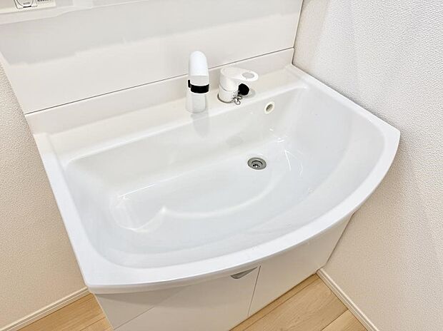 【ハンドシャワー付洗面台】■手洗いや顔を洗う時も快適に使える便利なシャワー