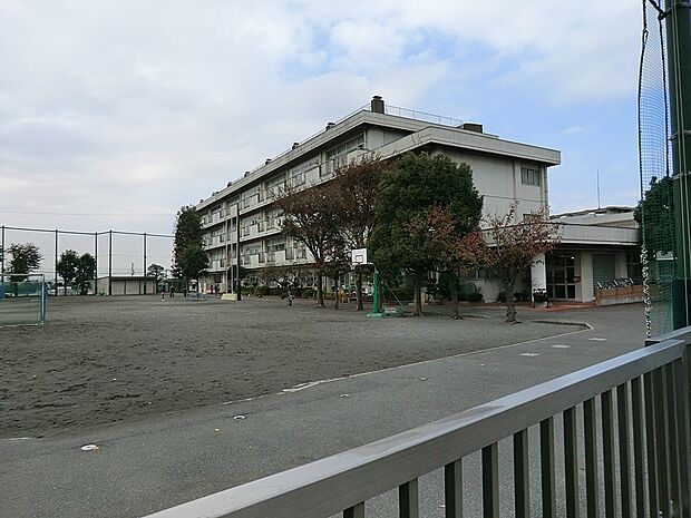 横浜市立東市ケ尾小学校（約270m・徒歩4分）