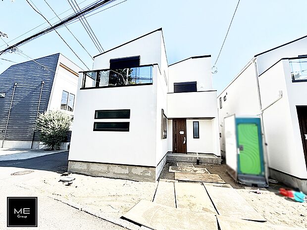 【現地外観写真】■暮らしを彩る充実した設備仕様が備わった住まい