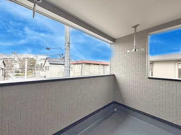 【バルコニー】■ 季節の移ろいを感じられる開放的な空間です