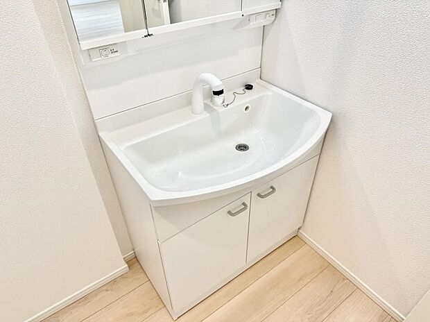 【ハンドシャワー付洗面台】■手洗いや顔を洗う時も快適に使える便利なシャワー