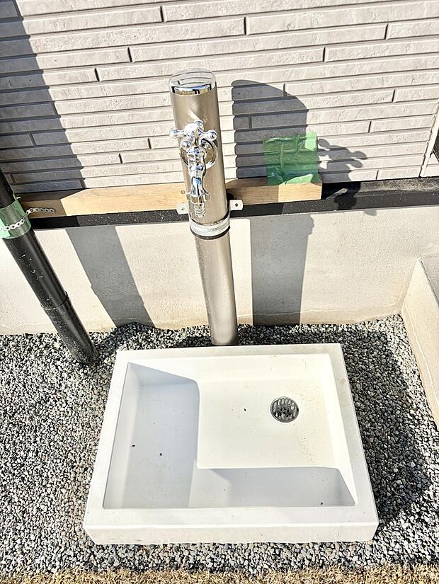 【その他現地】■ガーデニングや洗車などの際に大活躍な屋外立水栓  