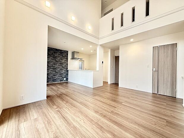 【ダイニング】■ふとした瞬間に幸せを感じる、心地よい場所