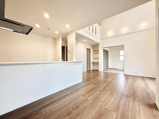 【リビング】■光と風を感じる、リラックスできる空間