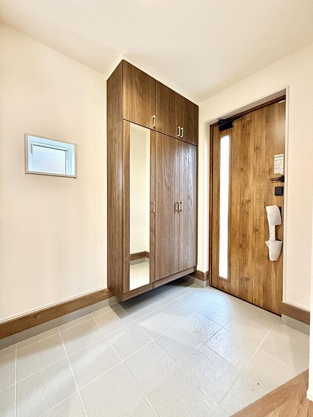 【玄関】■ ここから始まる一日、すっきり整った玄関