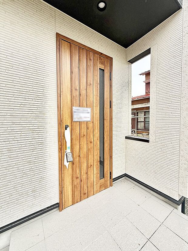 【玄関】■ 帰るたびにホッとする、安心感のある佇まい